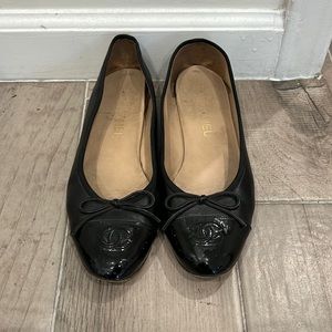 Chanel Black Leather Patent Toe Ballerina Flats
